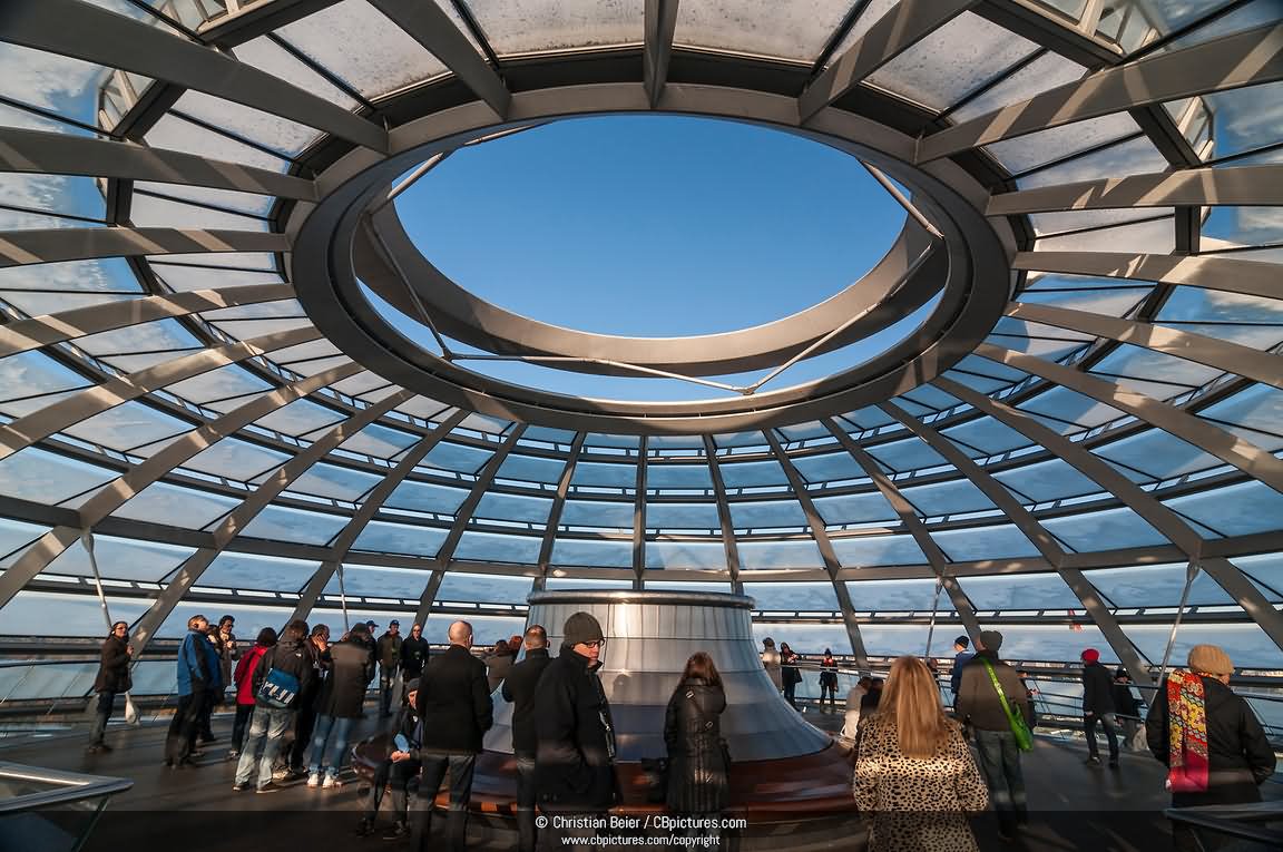 Upper-Open-End-Of-The-Dome-Of-Reichstag-Building-Inside-Picture.jpg
